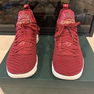 Lebron 16 king edition